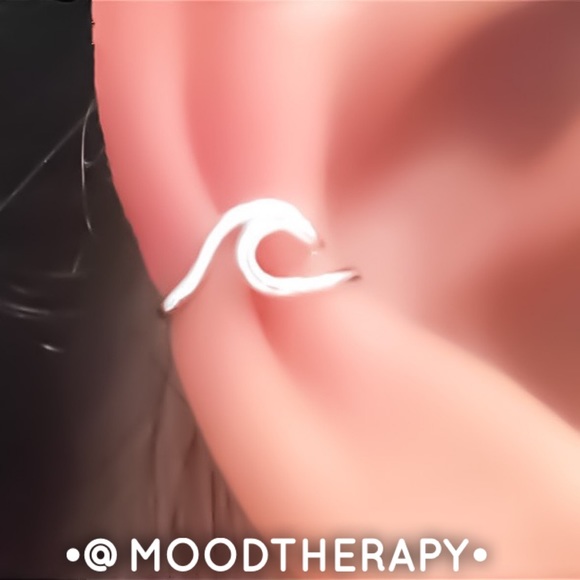 Ocean Wave Ear Cuff Fake Conch/Cartilage Earring Clips On - No Piercing Needed! - Picture 1 of 9